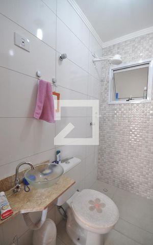 Casa de condomínio à venda com 45m², 2 quartos e 2 vagasBanheiro 2