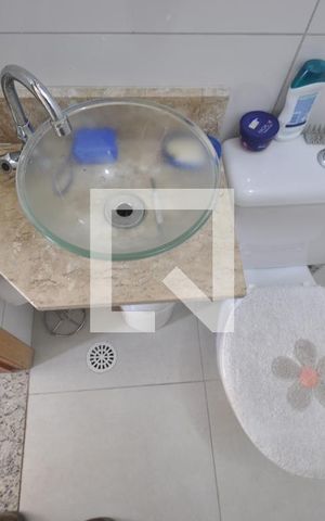 Casa de condomínio à venda com 45m², 2 quartos e 2 vagasBanheiro 2