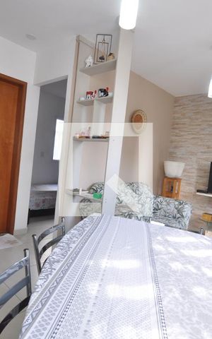 Casa de condomínio à venda com 45m², 2 quartos e 2 vagasSala