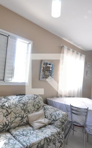 Casa de condomínio à venda com 45m², 2 quartos e 2 vagasSala