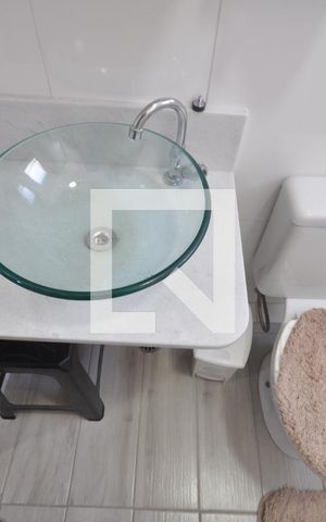 Casa de condomínio à venda com 45m², 2 quartos e 2 vagasBanheiro 1