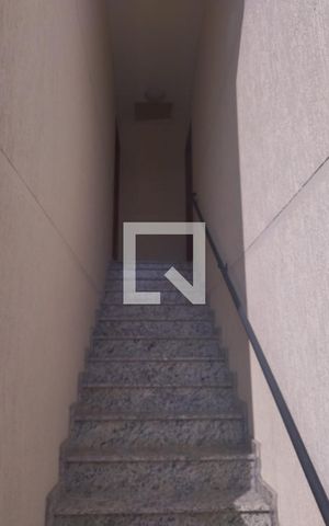 Casa de condomínio à venda com 45m², 2 quartos e 2 vagas Casa de condomínio à venda com 45m², 2 quartos e 2 vagasEscada