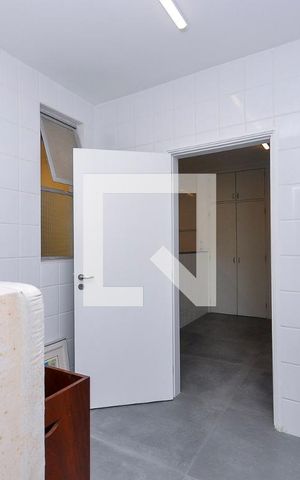 Apartamento à venda com 277m², 4 quartos e 2 vagas Apartamento à venda com 277m², 4 quartos e 2 vagasÁrea de Serviço
