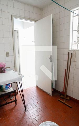 Casa à venda com 250m², 3 quartos e 4 vagas Casa à venda com 250m², 3 quartos e 4 vagasÁrea de Serviço