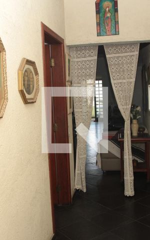 Casa à venda com 290m², 3 quartos e 2 vagasCorredor