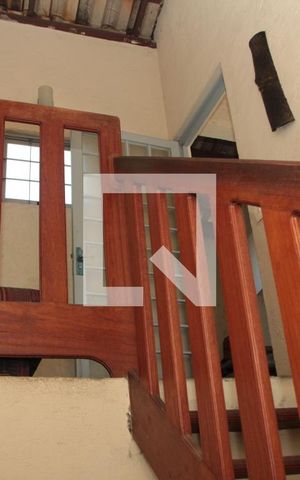 Casa à venda com 290m², 3 quartos e 2 vagasEscada