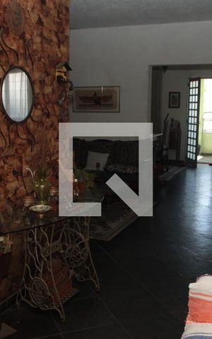 Casa à venda com 290m², 3 quartos e 2 vagasEscada