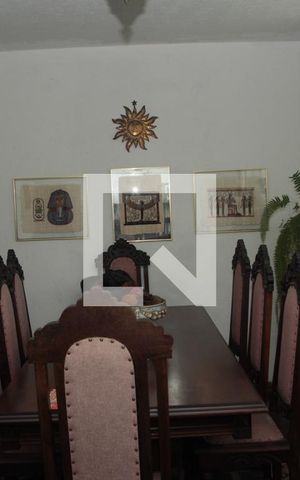 Casa à venda com 290m², 3 quartos e 2 vagasSala