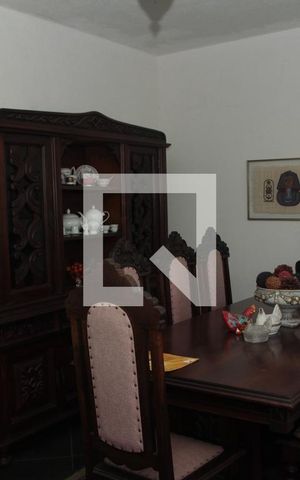 Casa à venda com 290m², 3 quartos e 2 vagasSala