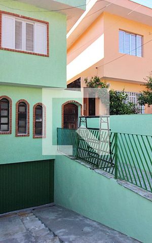 Casa para alugar com 100m², 2 quartos e 2 vagasFachada 