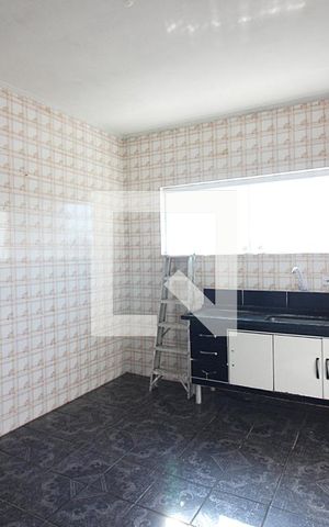 Casa para alugar com 100m², 2 quartos e 2 vagasCozinha