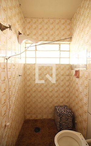 Casa para alugar com 100m², 2 quartos e 2 vagasBanheiro Social 1