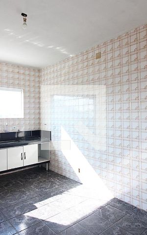 Casa para alugar com 100m², 2 quartos e 2 vagasCozinha
