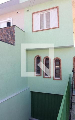 Casa para alugar com 100m², 2 quartos e 2 vagasFachada 