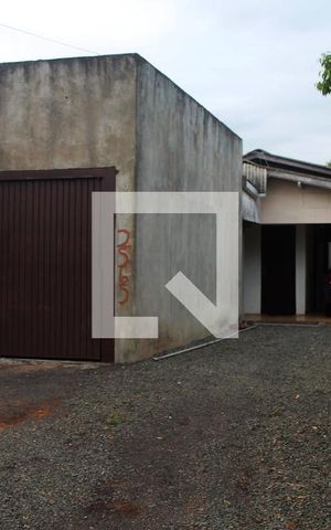 Casa à venda com 140m², 2 quartos e 4 vagas Casa à venda com 140m², 2 quartos e 4 vagasEntrada