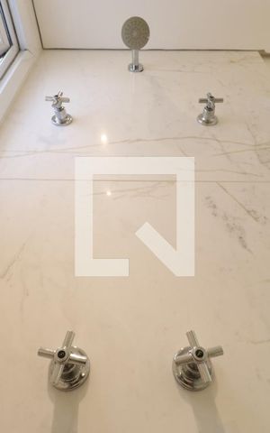 Apartamento à venda com 85m², 2 quartos e 2 vagasDetalhe do banheiro 2
