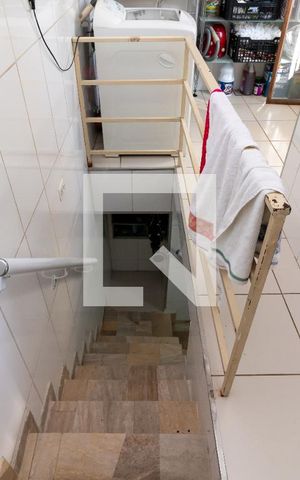 Casa de condomínio à venda com 70m², 2 quartos e sem vagaEscada