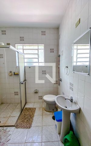 Casa à venda com 227m², 4 quartos e 2 vagasBanheiro