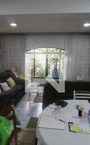 Casa para alugar com 150m², 3 quartos e 3 vagasSala