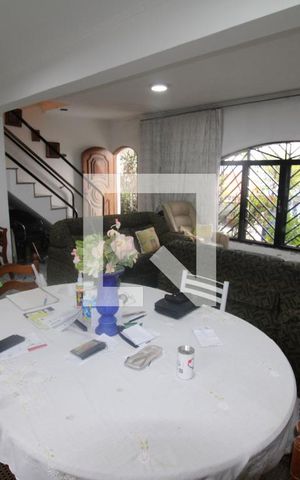 Casa para alugar com 150m², 3 quartos e 3 vagasSala