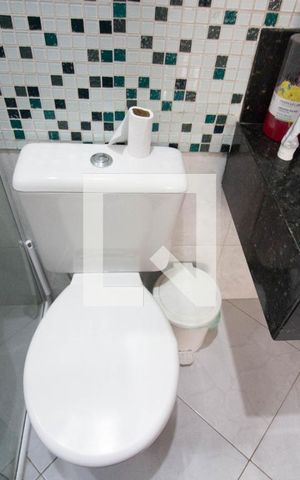 Casa de condomínio à venda com 73m², 2 quartos e 1 vaga Casa de condomínio à venda com 73m², 2 quartos e 1 vagaBanheiro