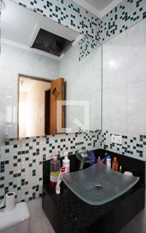 Casa de condomínio à venda com 73m², 2 quartos e 1 vaga Casa de condomínio à venda com 73m², 2 quartos e 1 vagaBanheiro