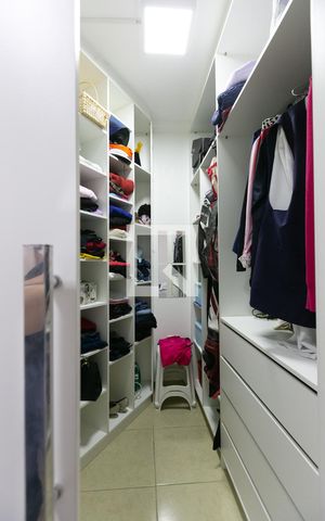 Casa para alugar com 180m², 3 quartos e 5 vagas Casa para alugar com 180m², 3 quartos e 5 vagasCloset / Suíte