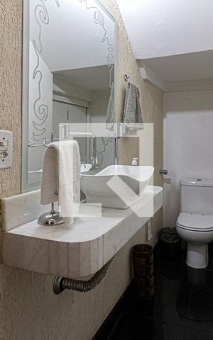 Casa à venda com 300m², 4 quartos e 8 vagas Casa à venda com 300m², 4 quartos e 8 vagaslavabo