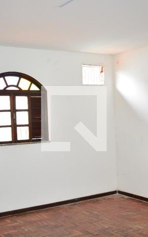 Casa para alugar com 185m², 2 quartos e 1 vagaQuarto 1 com banheiro