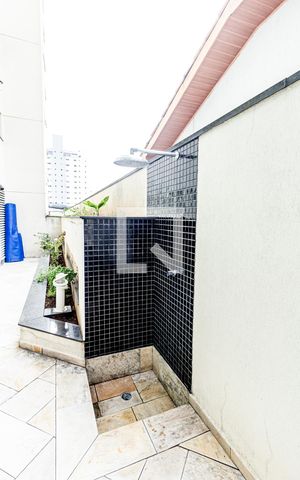 Apartamento à venda com 180m², 4 quartos e 3 vagas Apartamento à venda com 180m², 4 quartos e 3 vagasÁrea comum - Piscina