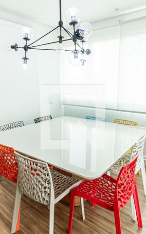 Apartamento à venda com 180m², 4 quartos e 3 vagas Apartamento à venda com 180m², 4 quartos e 3 vagasSala