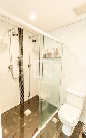 Apartamento à venda com 180m², 4 quartos e 3 vagas Apartamento à venda com 180m², 4 quartos e 3 vagasBanheiro 2