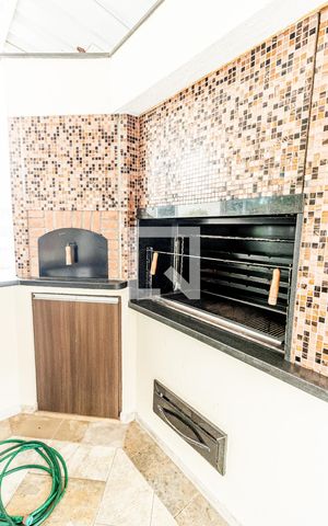 Apartamento à venda com 180m², 4 quartos e 3 vagas Apartamento à venda com 180m², 4 quartos e 3 vagasÁrea comum - Churrasqueira