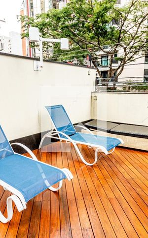 Apartamento à venda com 180m², 4 quartos e 3 vagas Apartamento à venda com 180m², 4 quartos e 3 vagasÁrea comum - Piscina