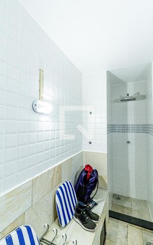 Apartamento à venda com 180m², 4 quartos e 3 vagas Apartamento à venda com 180m², 4 quartos e 3 vagasSaúna