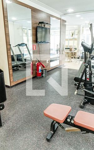 Apartamento à venda com 180m², 4 quartos e 3 vagas Apartamento à venda com 180m², 4 quartos e 3 vagasÁrea comum - Academia