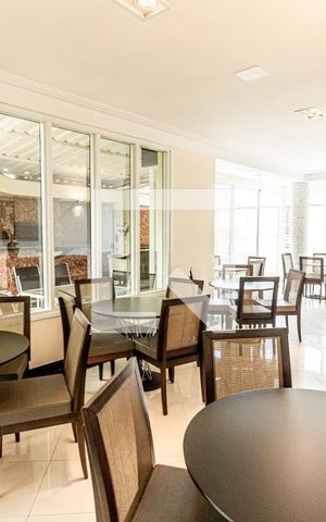 Apartamento à venda com 180m², 4 quartos e 3 vagas Apartamento à venda com 180m², 4 quartos e 3 vagasÁrea comum - Salão de festas
