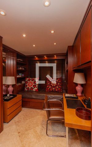Apartamento à venda com 300m², 3 quartos e 5 vagas Apartamento à venda com 300m², 3 quartos e 5 vagasQuarto 3