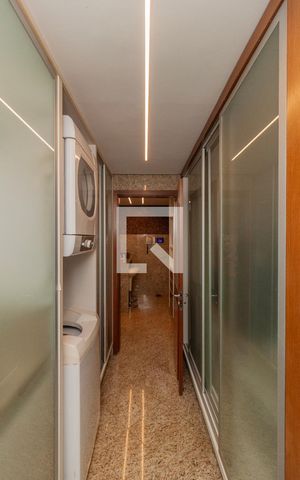 Apartamento à venda com 300m², 3 quartos e 5 vagas Apartamento à venda com 300m², 3 quartos e 5 vagasÁrea de Serviço
