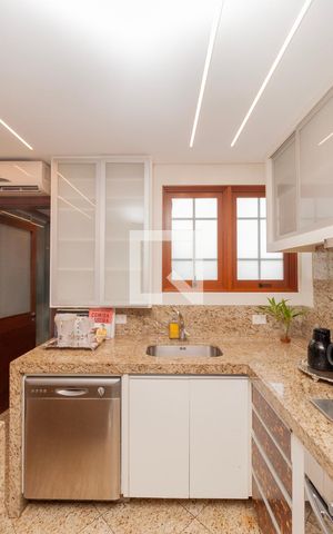 Apartamento à venda com 300m², 3 quartos e 5 vagas Apartamento à venda com 300m², 3 quartos e 5 vagasCozinha