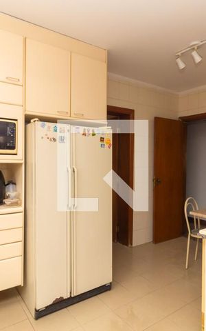 Apartamento à venda com 180m², 4 quartos e 3 vagas Apartamento à venda com 180m², 4 quartos e 3 vagasCozinha