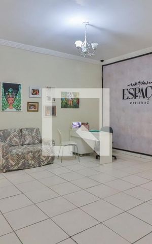 Casa à venda com 288m², 4 quartos e sem vaga Casa à venda com 288m², 4 quartos e sem vagaSala