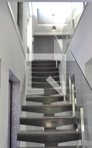 Casa à venda com 500m², 5 quartos e 5 vagasEscadas