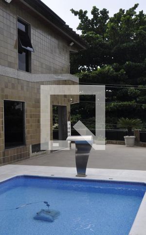 Casa à venda com 500m², 5 quartos e 5 vagasPiscina