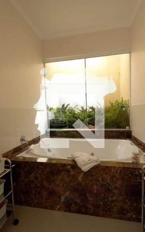Casa à venda com 390m², 4 quartos e 4 vagas