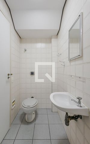 Apartamento à venda com 177m², 3 quartos e 2 vagas Apartamento à venda com 177m², 3 quartos e 2 vagasÁrea de Serviço - Banheiro