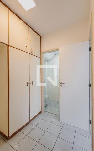Apartamento à venda com 177m², 3 quartos e 2 vagas Apartamento à venda com 177m², 3 quartos e 2 vagasÁrea de Serviço - Quarto