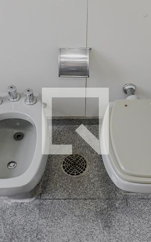 Apartamento à venda com 177m², 3 quartos e 2 vagas Apartamento à venda com 177m², 3 quartos e 2 vagasBanheiro da Suíte