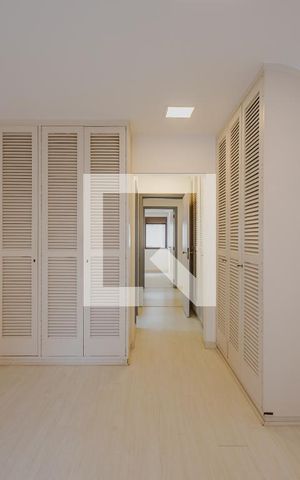 Apartamento à venda com 177m², 3 quartos e 2 vagas Apartamento à venda com 177m², 3 quartos e 2 vagasSuíte
