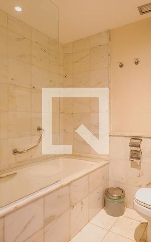 Studio para alugar com 33m², 1 quarto e 1 vaga Studio para alugar com 33m², 1 quarto e 1 vagaBanheiro